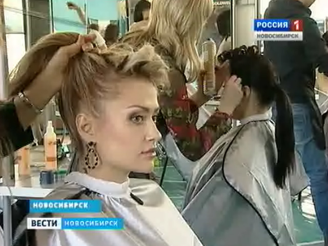 Парикмахеры скрестили ножницы и плойки на областном конкурсе в Новосибирске