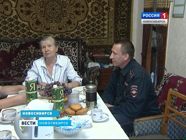 В Дзержинском районе за доблестную службу жители пригласили полицейского на званный обед