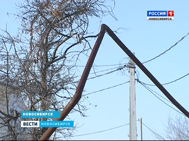 В Ленинском районе Новосибирска грузовик снес газовую трубу