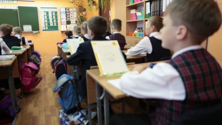 Учебный год могут продлить новосибирским школьникам