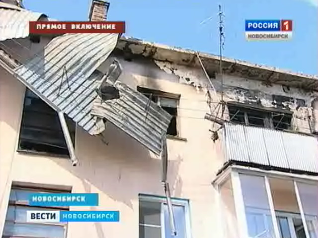 В городе Обь полностью сгорела крыша жилого дома на улице Горького