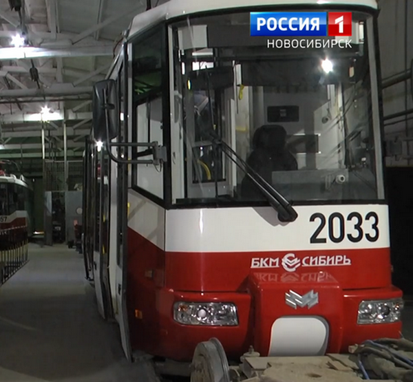 Трамваи в цехе Трамваи в цехе