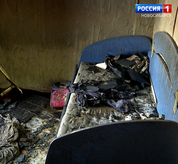 Сгоревший детский диванчик