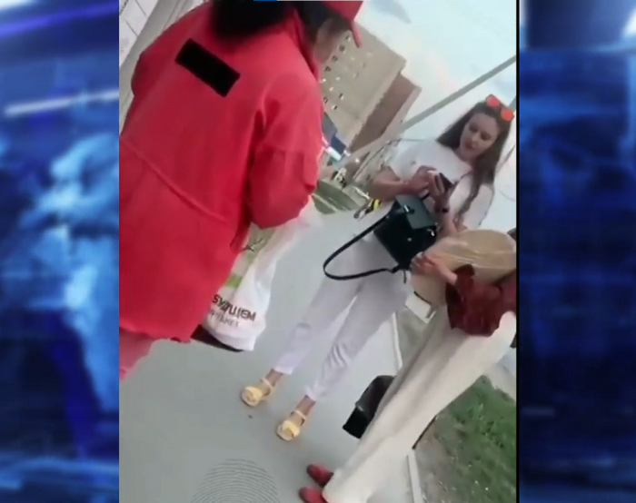 Женщина с ножом 2.png Женщина с ножом 2.png