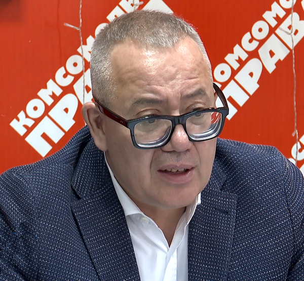Депутат Илья Поляков на пресс-конференции Депутат Илья Поляков на пресс-конференции