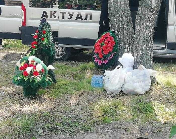 В Новосибирске похоронили жестоко убитую возлюбленным 17-летнюю девушку В Новосибирске похоронили жестоко убитую возлюбленным 17-летнюю девушку