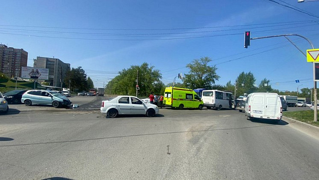 В Новосибирске двое пассажиров маршрутки попали в больницу после ДТП с пьяным водителем 