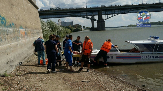 В Новосибирске спасли упавшую с моста женщину