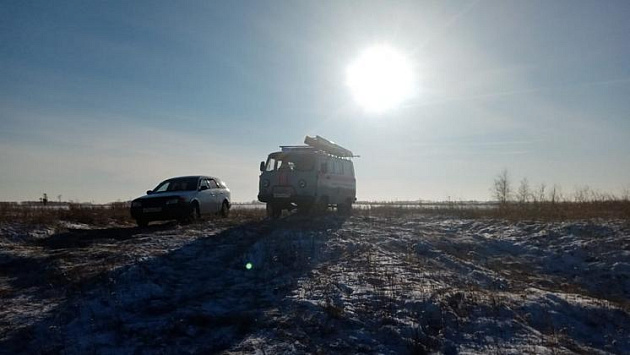 Двое рыбаков погибли во сне от угарного газа в машине на озере Чаны Новосибирской области