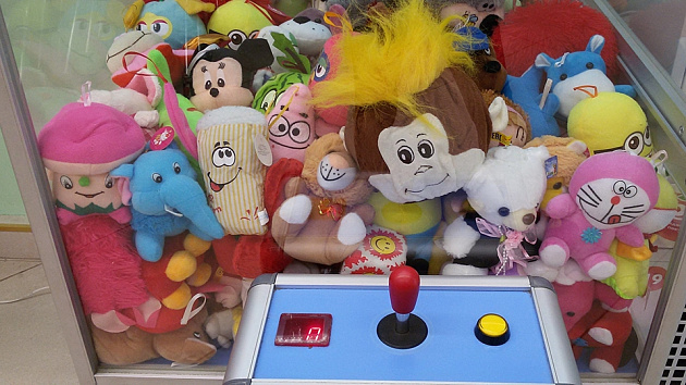 В Новосибирске воры украли из игрового автомата мягкие игрушки почти на пять тысяч рублей