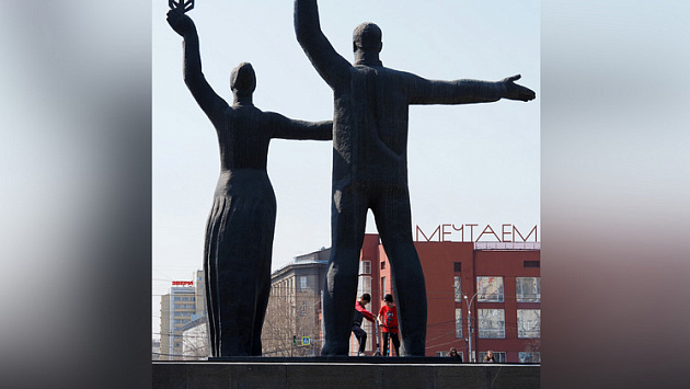 Известный новосибирский памятник стал обложкой нового сингла группы «Звери»