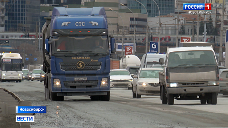 Состояние дорог и тротуаров в Новосибирске раскритиковали водители и пешеходы