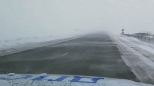 В ГИБДД Новосибирска предупредили водителей о сложной ситуации на дорогах из-за непогоды