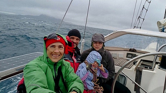Семья новосибирцев завершила кругосветную экспедицию по Южному океану