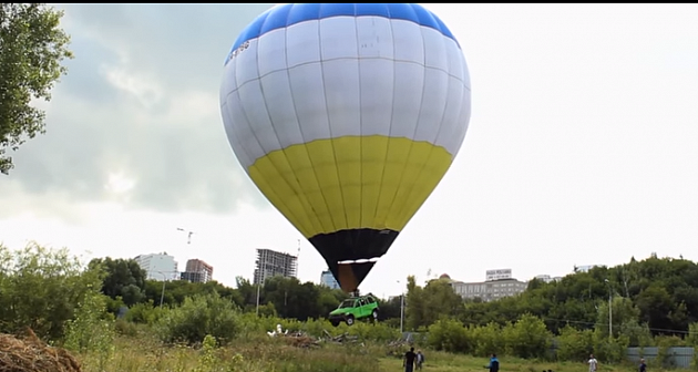 Жителя Новосибирска оштрафовали за запуск воздушного шара с «Окой» вместо корзины