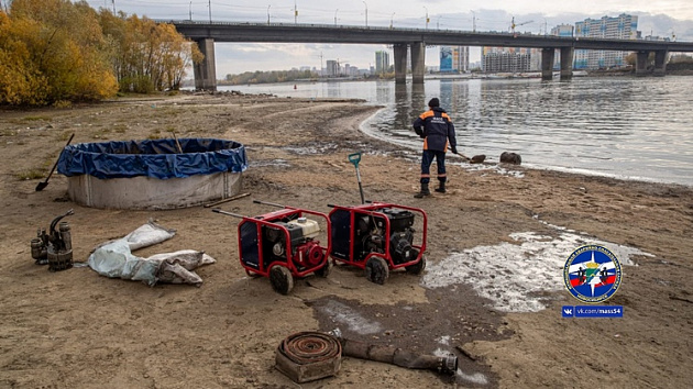 В Новосибирске ликвидировали километровое нефтяное пятно на реке Обь