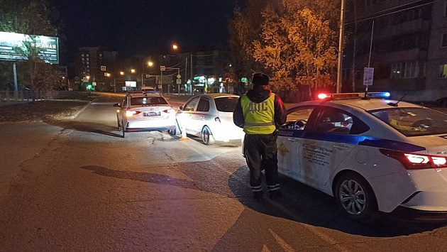 Пьяный водитель попытался уйти от полицейской погони и врезался в патрульную машину в Бердске
