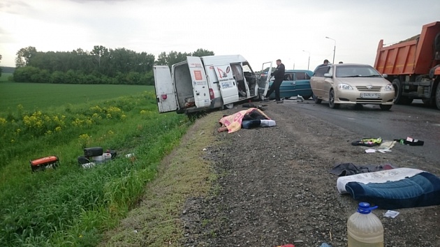 Один человек погиб и двое пострадали в тройном ДТП под Новосибирском