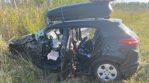Неудачный обгон на новосибирской трассе отправил в больницу водителя и двух пассажиров автомобиля