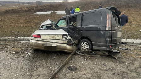 Под Новосибирском водитель Toyota погиб в жестком ДТП на трассе