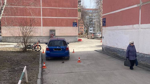 В Новосибирске семилетний велосипедист угодил под колеса машины