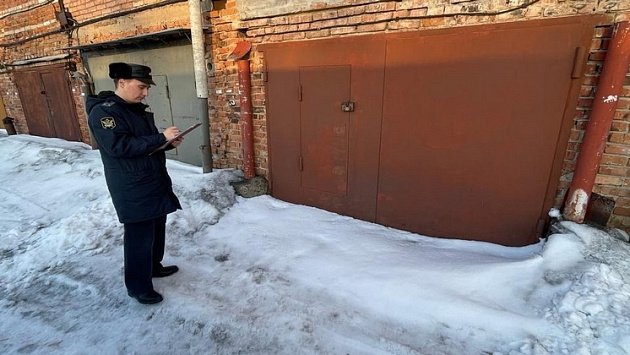 В Новосибирской области за долги арестовали гараж местного жителя 