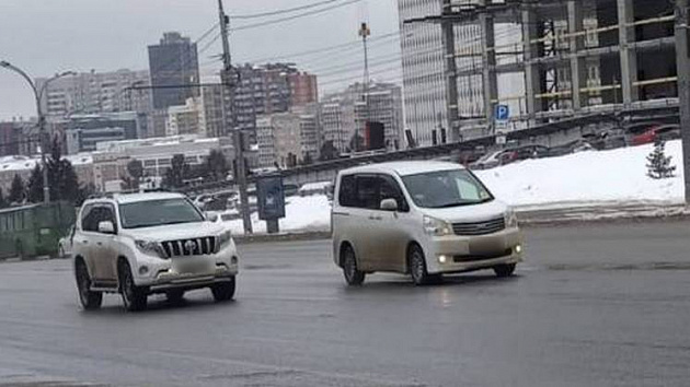 Судебные приставы вынудили таксиста из Новосибирска оплатить более 300 штрафов