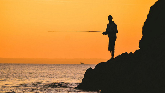 33-летний новосибирец силой отобрал спиннинг у рыбака и сбежал