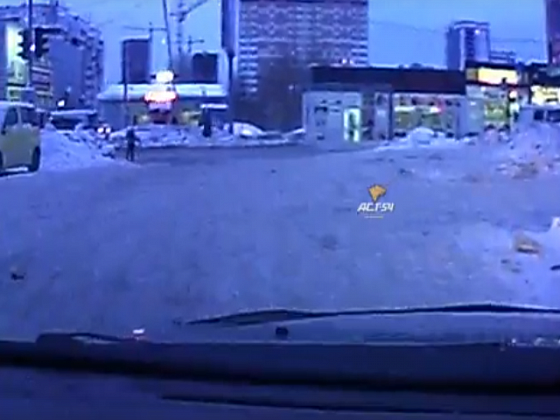 5-летний мальчик выскочил из-за сугроба под колеса «Форда» в Новосибирске