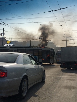 13-й трамвай загорелся на ходу в Новосибирске