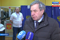 В Новосибирске сенатор РФ Владимир Городецкий проголосовал на выборах Президента
