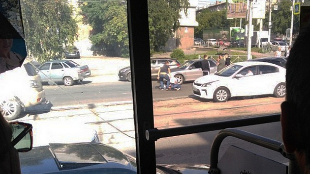 В Новосибирске водитель сбил пешехода на светофоре