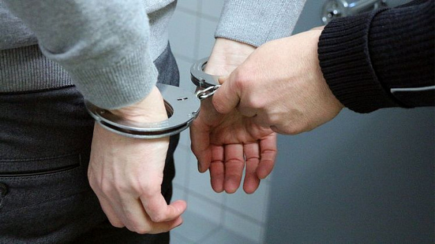 Новосибирца задержали на юге страны за нападение с ножом на сторожа и серию краж