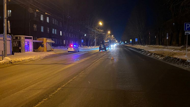 В Новосибирске водитель Audi сбил двух пешеходов на Мочищенском шоссе