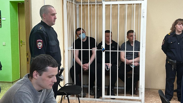 В Новосибирске начали судить четверых экс-полицейских по делу о вымогательстве