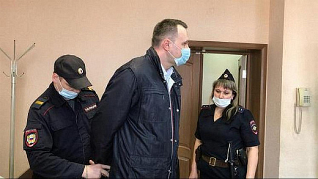 Суд оставил без изменения тюремный срок экс-главе по рекламе мэрии Новосибирска Дмитрию Лобыне