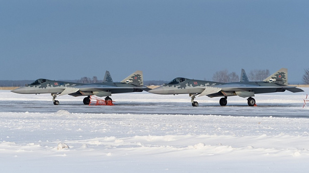 В Новосибирск прилетели два новейших истребителя Су-57 для ВКС России