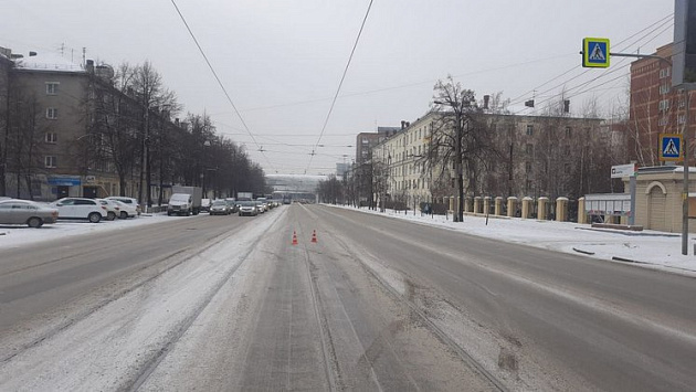 17-летний подросток попал под колеса автомобиля в Новосибирске
