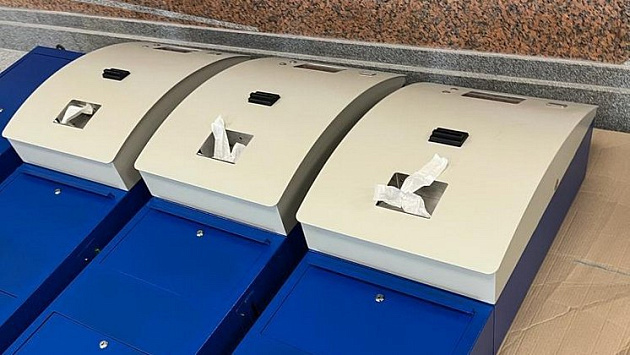 Восемь современных автоматов по продаже жетонов доставили на станцию «Спортивная» в Новосибирске