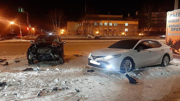 36-летнего водителя такси госпитализировали после тройного ДТП в Новосибирске