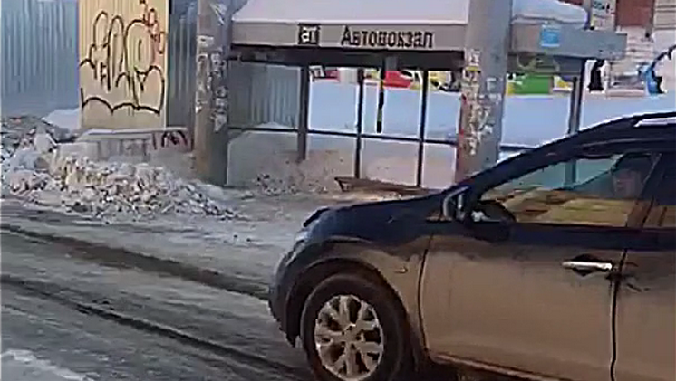 Новосибирцы возмутились водителями и дорогами около автовокзала