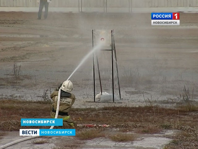 Соревнования по пожарному биатлону впервые проходят в Новосибирске
