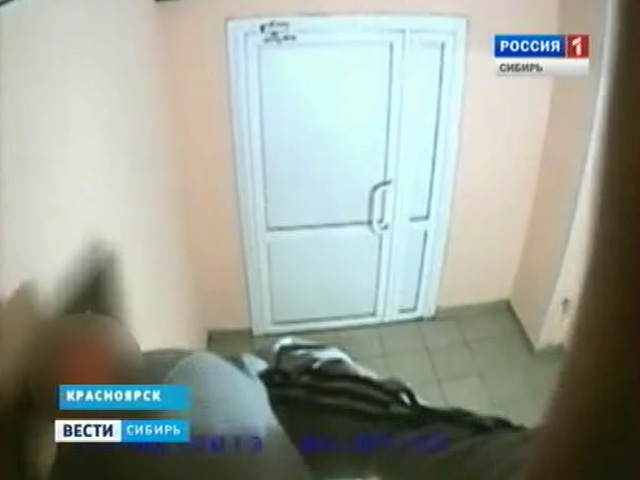 Камеры наружного наблюдения записали курьёзный инцидент в Красноярске