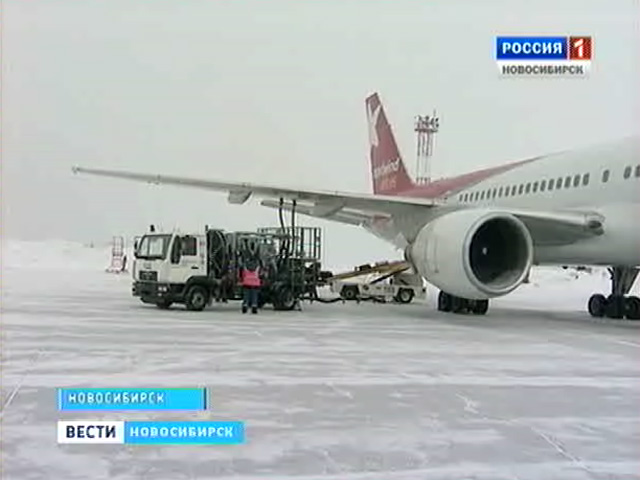 В аэропорту Толмачево сел самолет с неисправным шасси