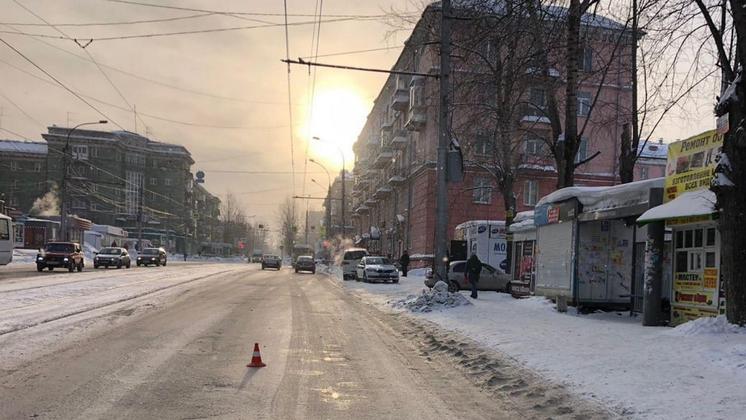 В Новосибирске автомобиль сбил девочку-подростка