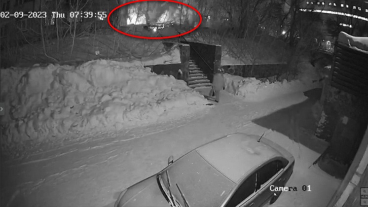 Момент взрыва газа в жилом доме в Новосибирске попал на камеру видеонаблюдения