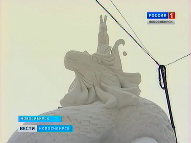 В Новосибирске проводят фестиваль зимней скульптуры