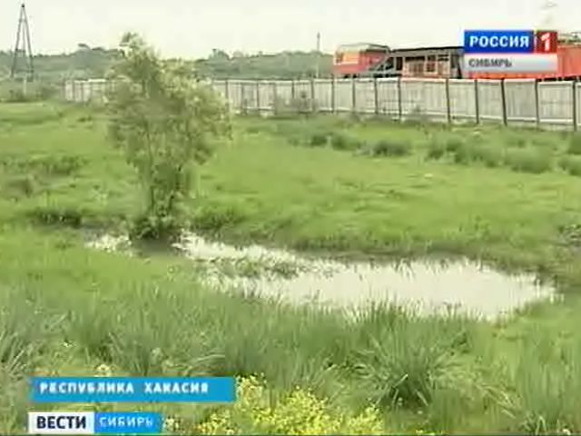 В Хакасии из-за коммунальной аварии канализационные стоки сливаются напрямую в реку