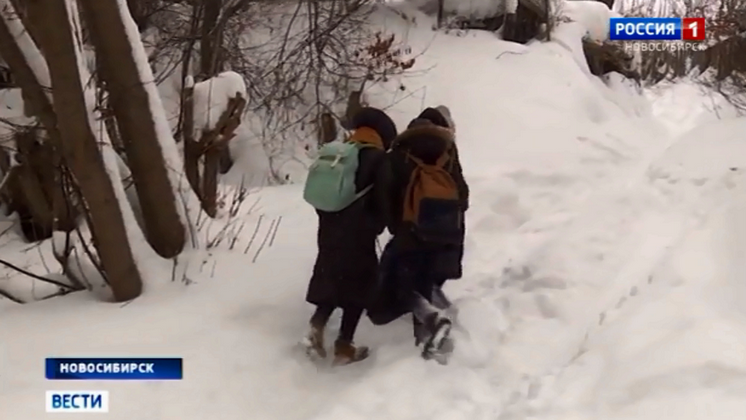 Ученики новосибирской школы каждый день рискуют жизнью