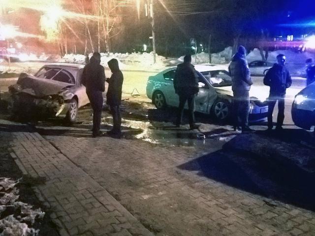 Два человека пострадали в аварии в Ленинском районе Новосибирска 